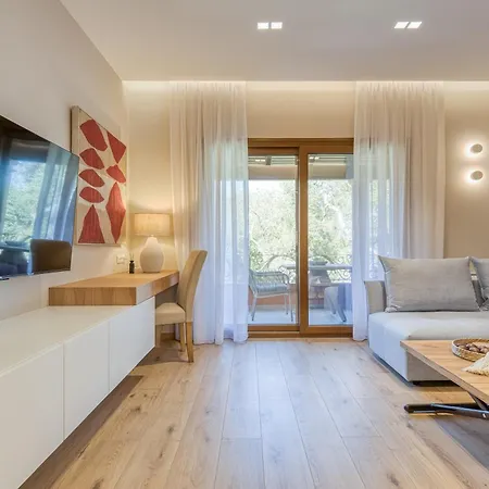 Apartment Lola's Luxury Liapades