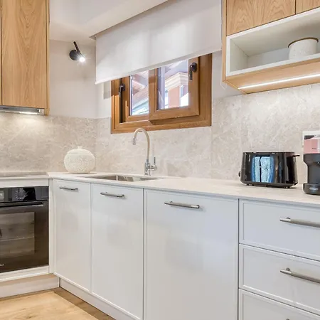 Lola's Luxury Apartment