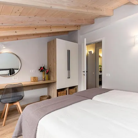 Lola's Luxury * 라이아페이즈