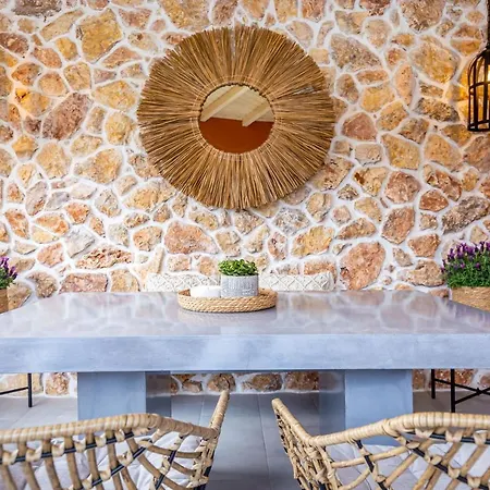 Lola's Luxury 라이아페이즈