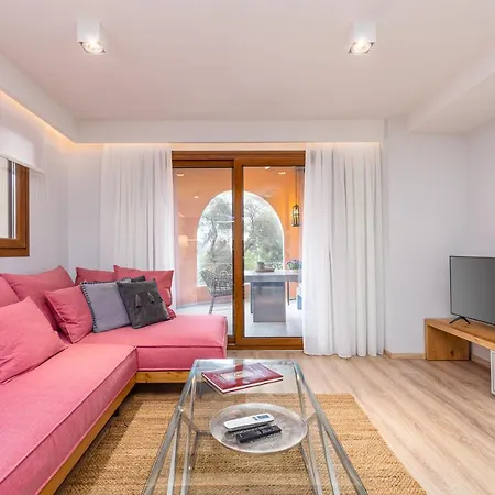 Lola's Luxury Λιαπάδες